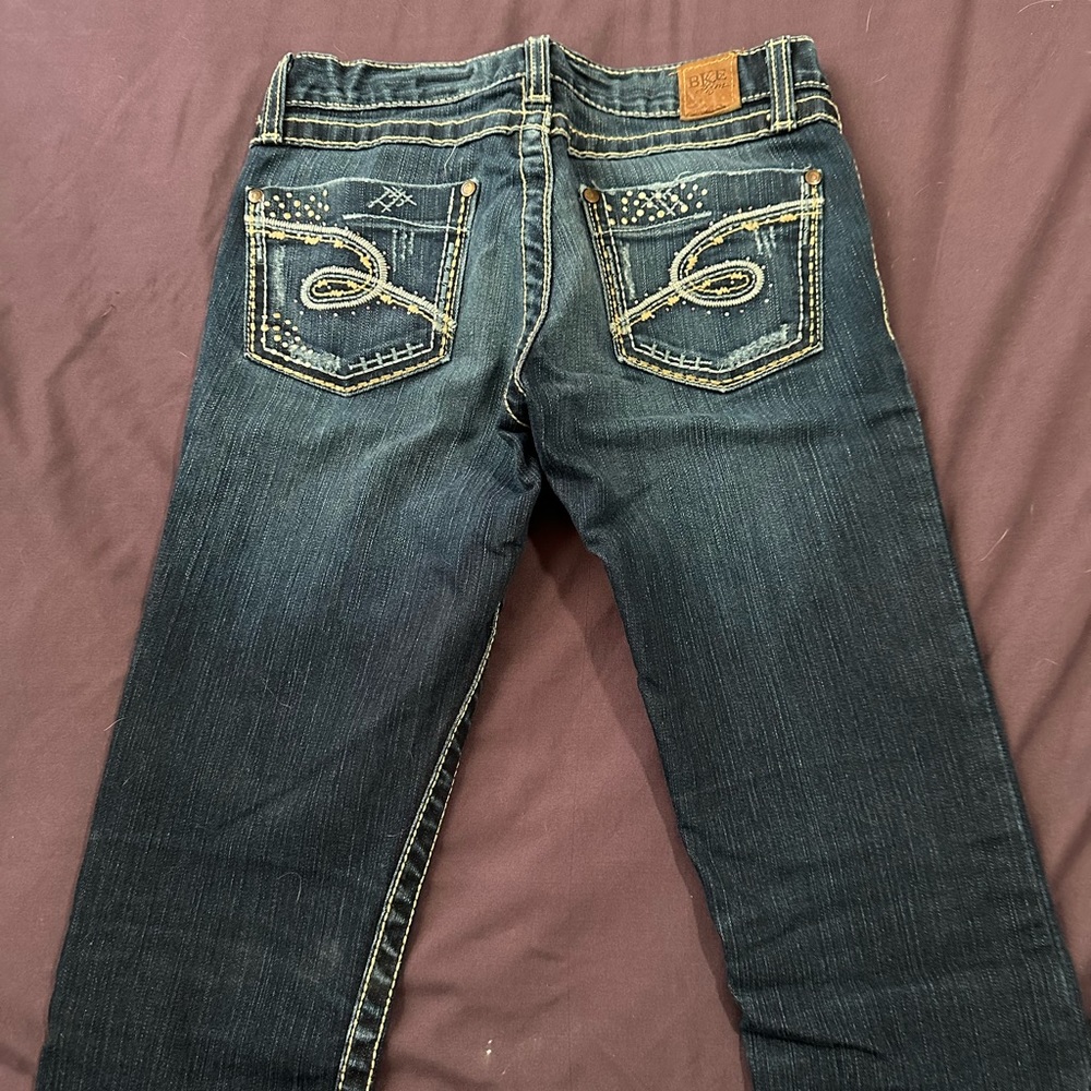 BKE Mya Skinny 26 x 33 1/2. Barely worn. Slightly used on ankle hem. (See photo)